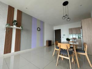 Kuchyň nebo kuchyňský kout v ubytování urban sea view home 2bed studio
