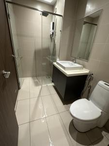 Koupelna v ubytování urban sea view home 2bed studio