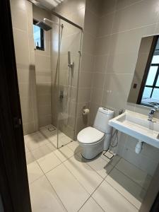 Koupelna v ubytování urban sea view home 2bed studio