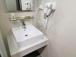 Ванная комната в 7 Days Premium· Tianjin Binhai International Airport