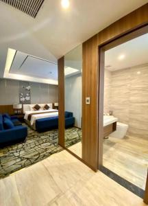 a hotel room with a bed and a bathroom at Khach san Toan Thang Stone in Vinh