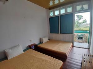 Postel nebo postele na pokoji v ubytování Mina Café & Stay