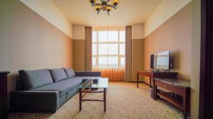 TV a/nebo společenská místnost v ubytování Dong Fang Hotel