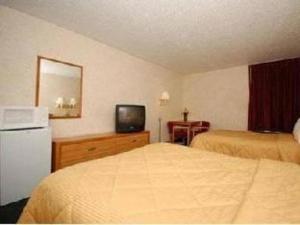 Postel nebo postele na pokoji v ubytování Quality Inn Waynesburg - Morrisville