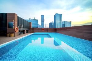 Bazén v ubytování Nhat Ha L’Opera Hotel nebo v jeho okolí