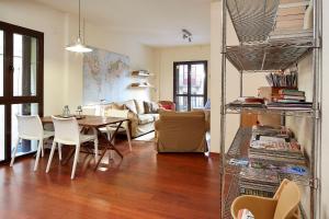 a living room with a table and a dining room at Olles Apartment in Barcelona