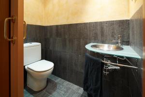 a bathroom with a toilet and a sink at Olles Apartment in Barcelona