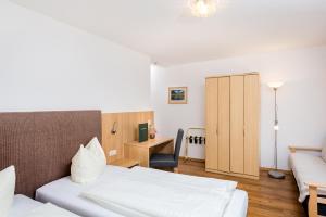 Rúm í herbergi á Hotel Grissemann