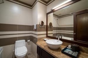 Koupelna v ubytování Nhat Ha L’Opera Hotel