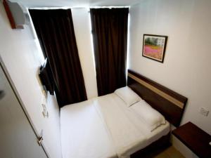 Una cama o camas en una habitación de Place2Stay @ RH Plaza Hotel 25 fotos más