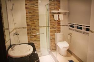 Koupelna v ubytování KTC HOTEL