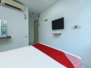 a white room with a bed with a red blanket at OYO 90643 Gks Hotel in Seremban +108 photos