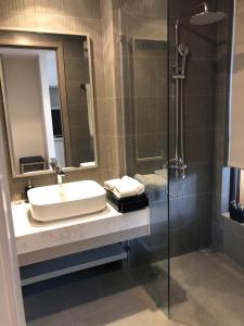 Ένα μπάνιο στο Phong Studio Khoáng Nóng 5 Sao-LynnTimes Thanh Thuy-