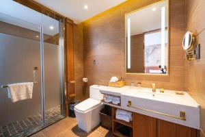 a bathroom with a toilet and a sink and a shower at James Joyce Coffetel Shenyang North Railway Station Qishan Road Metro Station in Shenyang +159 photos
