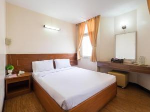 a bedroom with a large bed and a window at Muangphol Mansion in Bangkok +104 photos