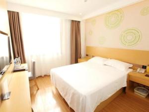 Μια τηλεόραση ή/και κέντρο ψυχαγωγίας στο GreenTree Inn Langfang Xianghe County Robot Venture Port +19 φωτογραφίες