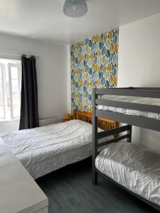 Ένα ή περισσότερα κρεβάτια σε δωμάτιο στο Les Maisons Pitchoune & Pitchounette