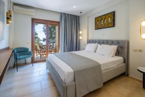 A bed or beds in a room at Country Inn