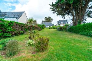 Ogród w obiekcie Côté Mer - Maison familiale accès privé à la plage