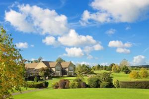 a house in a yard with a green lawn at Wisteria Cottage - 2 bed near Bath & many NT sites in Holt