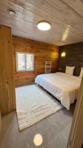 Postel nebo postele na pokoji v ubytování Gîte cosy au cœur de la nature + 20 fotografií