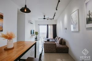 Ruang duduk di Ipoh Cove Premium Suites by Verve