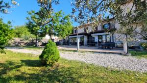 Κήπος έξω από το BIBC Wine&Holiday