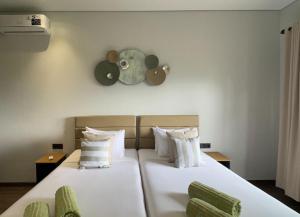 Postel nebo postele na pokoji v ubytování Annapurna Resort Puncak