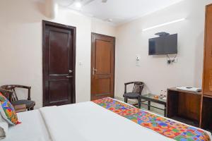 Postel nebo postele na pokoji v ubytování FabHotel De Gold Karol Bagh