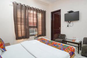 Postel nebo postele na pokoji v ubytování FabHotel De Gold Karol Bagh