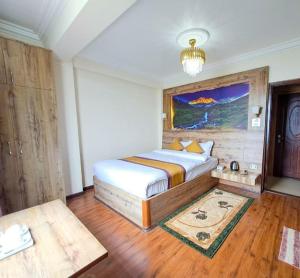 Postel nebo postele na pokoji v ubytování Prem Durbar Hotel