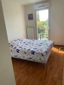 Postel nebo postele na pokoji v ubytování T3- 2 Chambres ZENITH STRASBOURG TRAMWAY