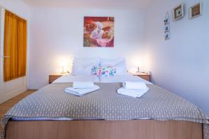 Postel nebo postele na pokoji v ubytování Apartments Katarina