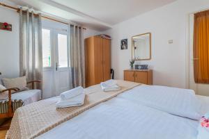 Postel nebo postele na pokoji v ubytování Apartments Katarina