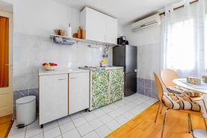 Kuchyň nebo kuchyňský kout v ubytování Apartments Katarina