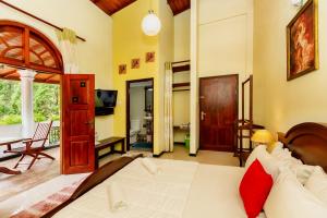 a bedroom with a bed and a living room at Ella Heaven Inn in Kumbalwela