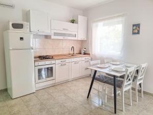 Köök või kööginurk majutusasutuses Sunny Garden Čižići Krk