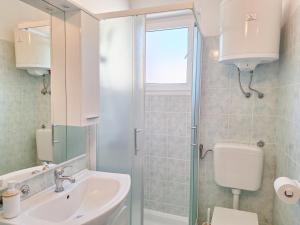 Vannituba majutusasutuses Sunny Garden Čižići Krk +24 fotot