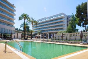 Bazén v ubytovaní Medplaya Hotel Calypso alebo v jeho blízkosti
