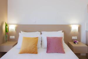 Postel nebo postele na pokoji v ubytování Creta Beachfront Apartment for 2 persons by MPS