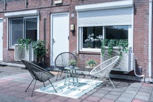 two chairs and a table in front of a window at Prime Location Apt W Wifi & Near Poppodium 013 in Tilburg