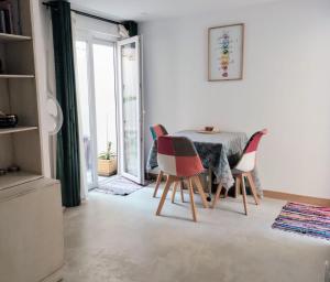 a dining room with a table and chairs in a room at Double Room with Private bathroom in Luxury Boho Chic Shared Apartment in Denia