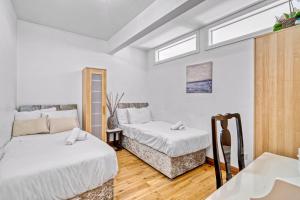 Postel nebo postele na pokoji v ubytování Charming 3BR by Redcliffe Gdns