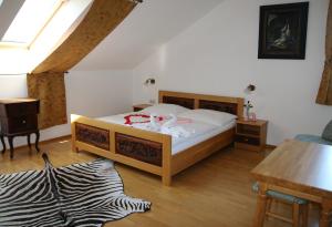 Ein Bett oder Betten in einem Zimmer der Unterkunft Penzión Salaš Cabaj