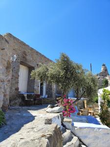The building in which the holiday home is located