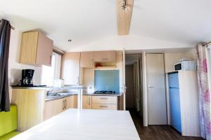 Kuchyň nebo kuchyňský kout v ubytování Camping Domaine du Cros d'Auzon - Maeva + 11 fotografií