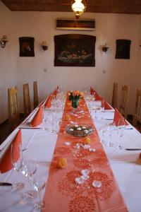 Reštaurácia alebo iné gastronomické zariadenie v ubytovaní Penzión Salaš Cabaj