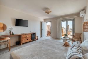 Postel nebo postele na pokoji v ubytování Athera Suites Mykonos