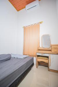 Postel nebo postele na pokoji v ubytování Homestay Abbasy Prambanan
