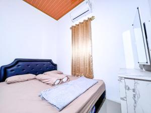 Postel nebo postele na pokoji v ubytování Homestay Abbasy Prambanan